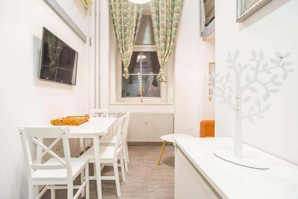 Apartma N'Poznam Tobacna Любляна Экстерьер фото