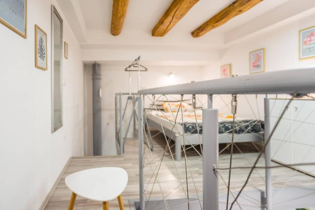 Apartma N'Poznam Tobacna Любляна Экстерьер фото