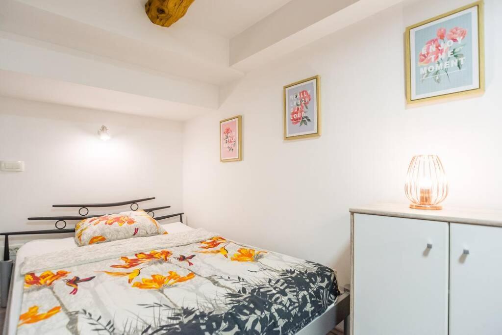 Apartma N'Poznam Tobacna Любляна Экстерьер фото