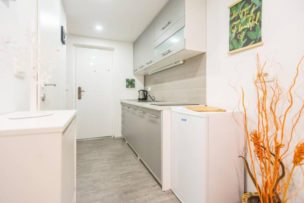Apartma N'Poznam Tobacna Любляна Экстерьер фото