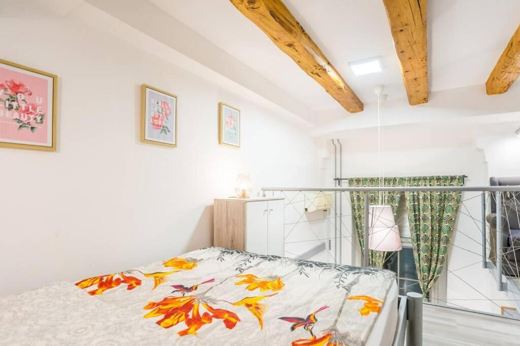 Apartma N'Poznam Tobacna Любляна Экстерьер фото