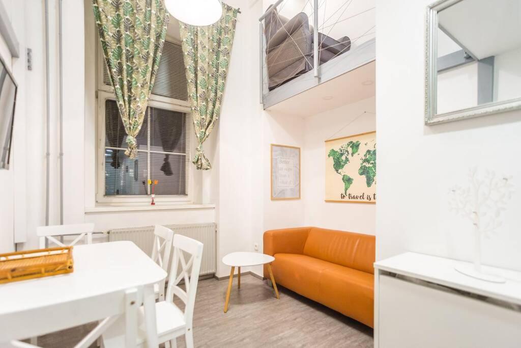 Apartma N'Poznam Tobacna Любляна Экстерьер фото