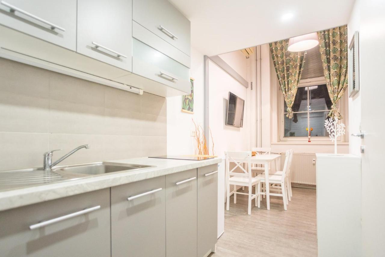 Apartma N'Poznam Tobacna Любляна Экстерьер фото