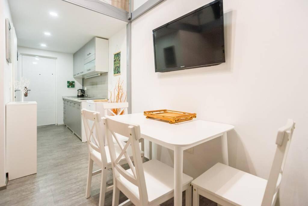 Apartma N'Poznam Tobacna Любляна Экстерьер фото
