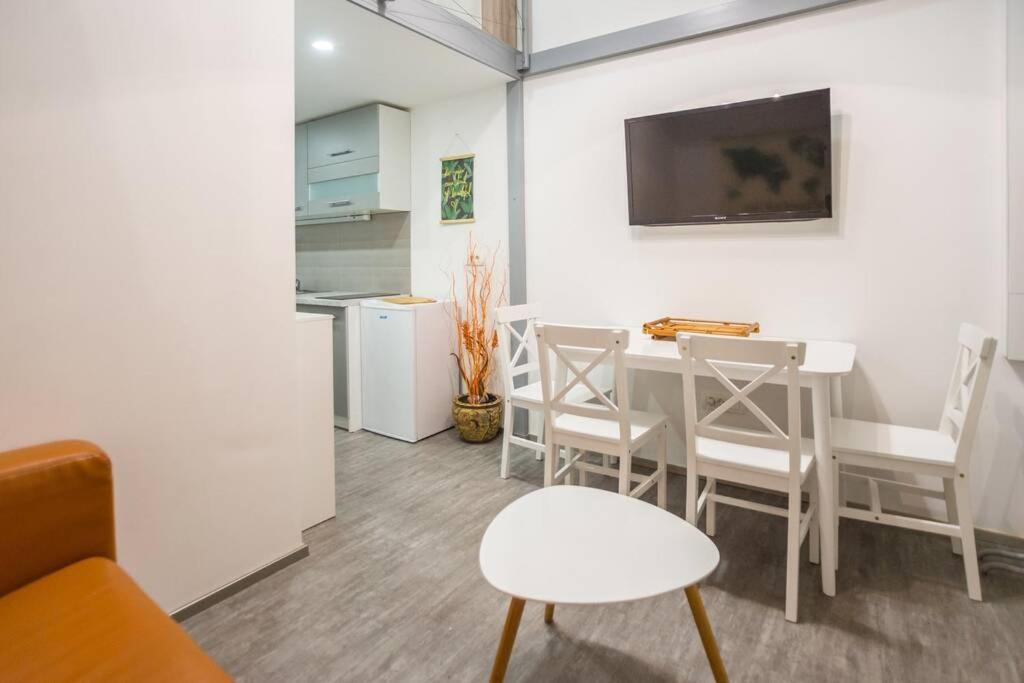 Apartma N'Poznam Tobacna Любляна Экстерьер фото