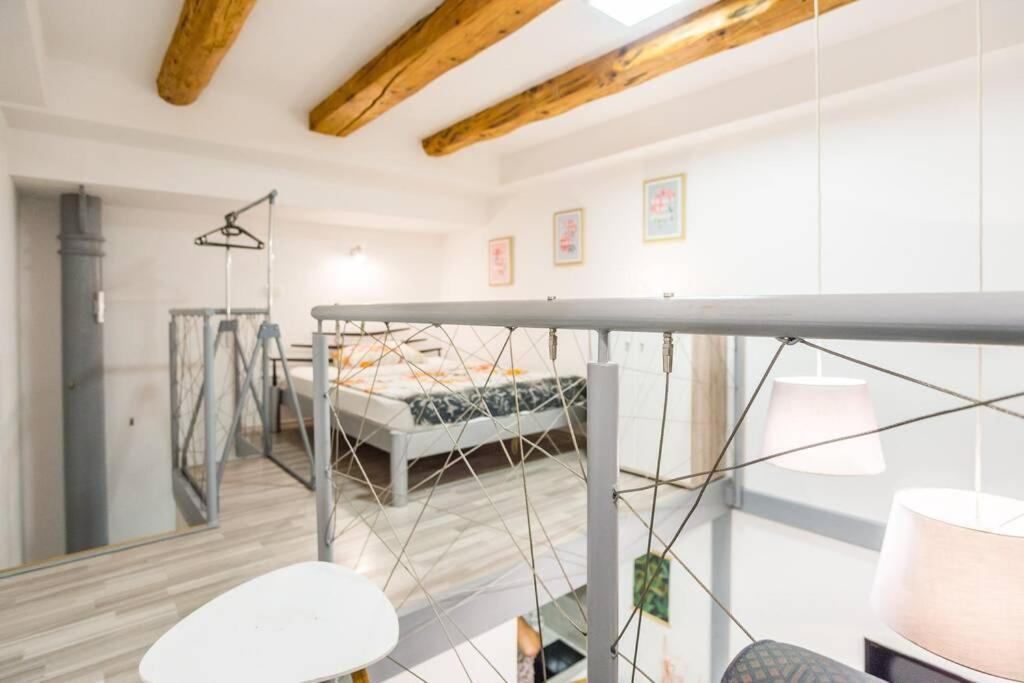 Apartma N'Poznam Tobacna Любляна Экстерьер фото